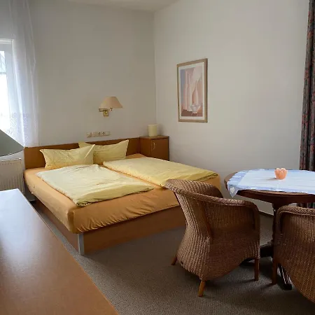 28 Qm Am Rosengarten *